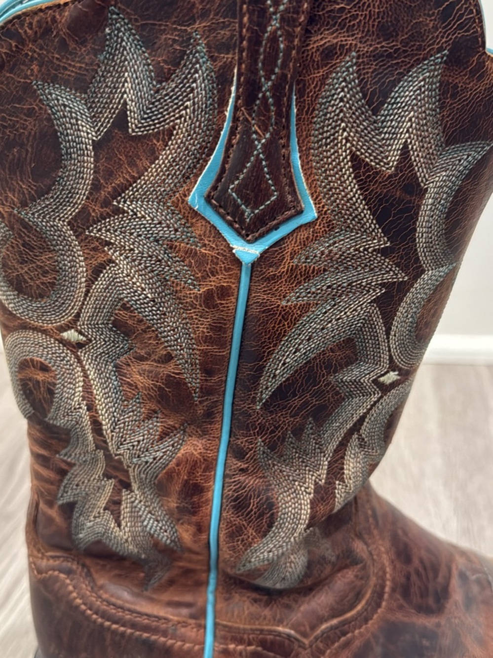 Ariat Brown Leather women’s Cowboy Boots with Turquoise Accents - Picture 9 of 9